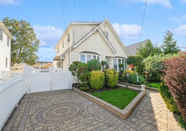 Photo 3 of Single family home for sale at 977 3rd Avenue, Hempstead, NY 11010 | MLS# 1038232 | Listing updated on 2026-09-04