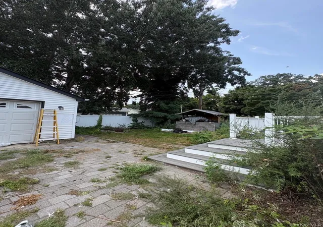 Photo 3 of Single family home for sale at 38 Jackson Ave, Oyster Bay, NY 11709 | MLS# 1038237 | Listing updated on 2026-09-05