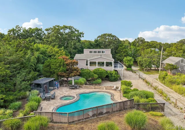 Photo 1 of Single family home for sale at 588 E Long Beach Rd, Smithtown, NY 11780 | MLS# 1038256 | Listing updated on 2026-08-28