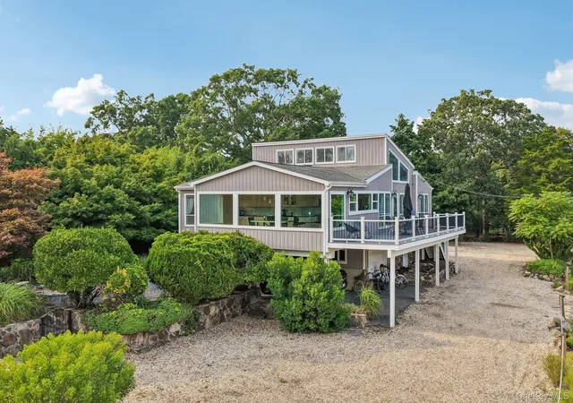 Photo 3 of Single family home for sale at 588 E Long Beach Rd, Smithtown, NY 11780 | MLS# 1038256 | Listing updated on 2026-10-05