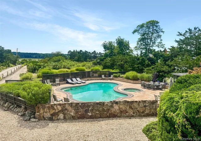 Photo 4 of Single family home for sale at 588 E Long Beach Rd, Smithtown, NY 11780 | MLS# 1038256 | Listing updated on 2026-10-08