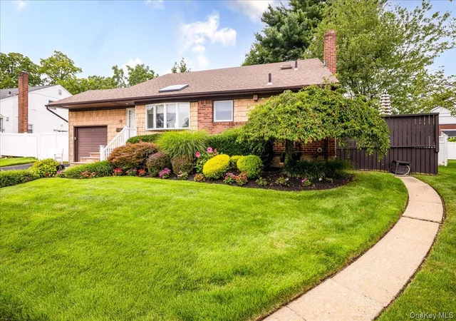 Photo 3 of Sale Pending at 19 Jerold St, Oyster Bay, NY 11803 | MLS# 1038262 | Listing updated on 2026-09-19