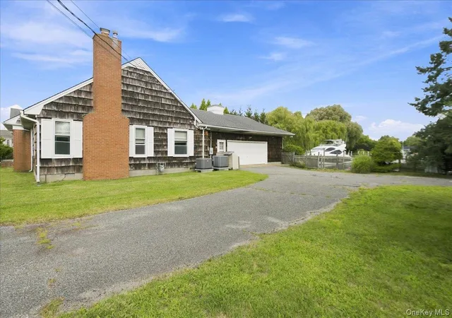 Photo 1 of Single family home for sale at 3 The Moor, Islip, NY 11730 | MLS# 1038263 | Listing updated on 2026-09-04