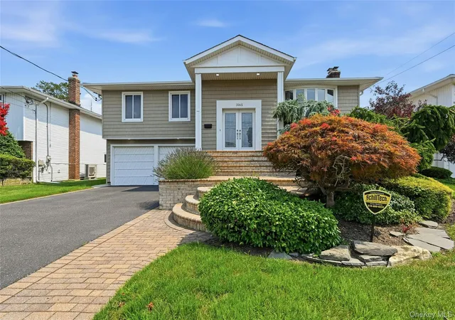 2nd image of 3165 Clubhouse Rd, Hempstead, NY 11566 | MLS# 1038278