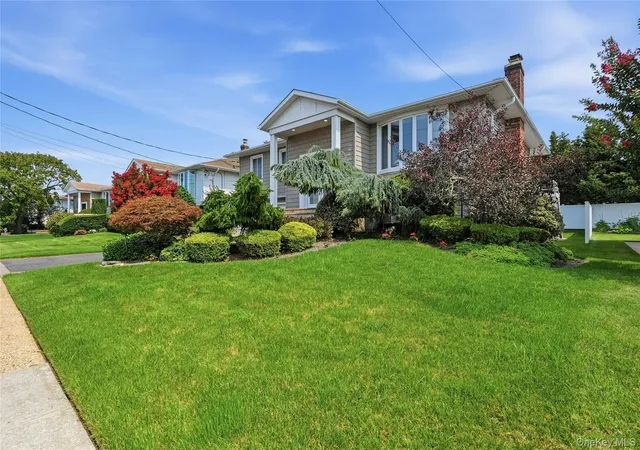 Photo 3 of Sale Pending at 3165 Clubhouse Rd, Hempstead, NY 11566 | MLS# 1038278 | Listing updated on 2026-10-08