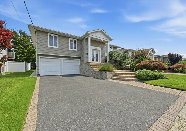 Photo 3 of Sale Pending at 3165 Clubhouse Rd, Hempstead, NY 11566 | MLS# 1038278 | Listing updated on 2026-10-08