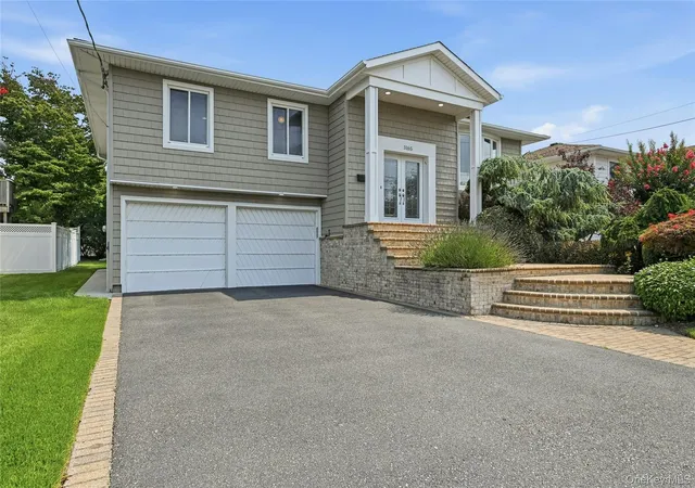 Photo 4 of Sale Pending at 3165 Clubhouse Rd, Hempstead, NY 11566 | MLS# 1038278 | Listing updated on 2026-10-08
