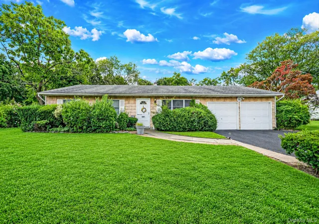 Photo 1 of Sale Pending at 18 Wilson St, Brookhaven, NY 11720 | MLS# 1038296 | Listing updated on 2026-09-19