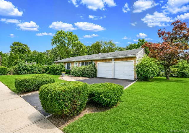 Photo 3 of Sale Pending at 18 Wilson St, Brookhaven, NY 11720 | MLS# 1038296 | Listing updated on 2026-09-19