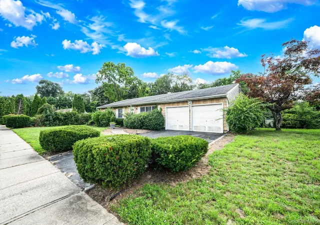 Photo 3 of Sale Pending at 18 Wilson St, Brookhaven, NY 11720 | MLS# 1038296 | Listing updated on 2026-09-19