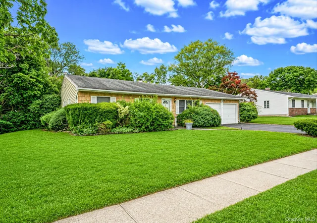 Photo 4 of Sale Pending at 18 Wilson St, Brookhaven, NY 11720 | MLS# 1038296 | Listing updated on 2026-09-19