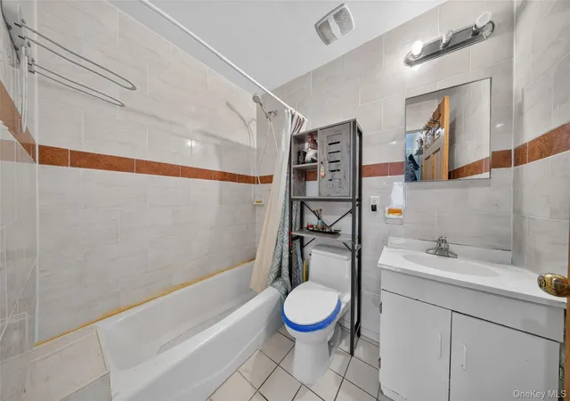Photo 3 of Sale Pending at 138 10 35th Avenue #5, New York, NY 11354 | MLS# 1038301 | Listing updated on 2026-09-16
