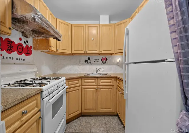 Photo 3 of Sale Pending at 138-10 35th Avenue #5, New York, NY 11354 | MLS# 1038301 | Listing updated on 2026-09-16