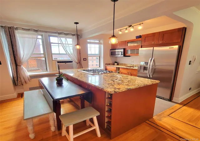 Listing Photo 2 - Condo for sale in building located at 68-37 108th St, New York, NY 11375 - Unit #6H