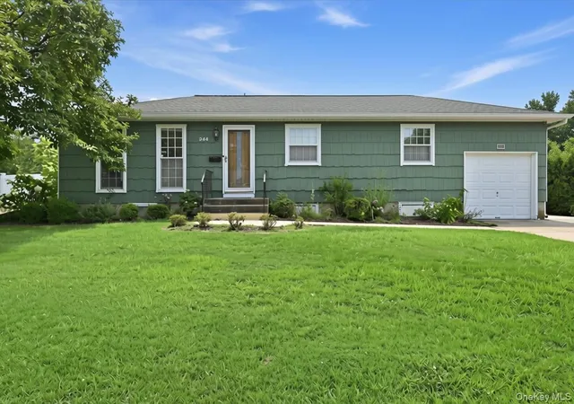 Photo 1 of Single family home for sale at 244 Neptune Ave, Babylon, NY 11704 | MLS# 1038304 | Listing updated on 2026-09-29