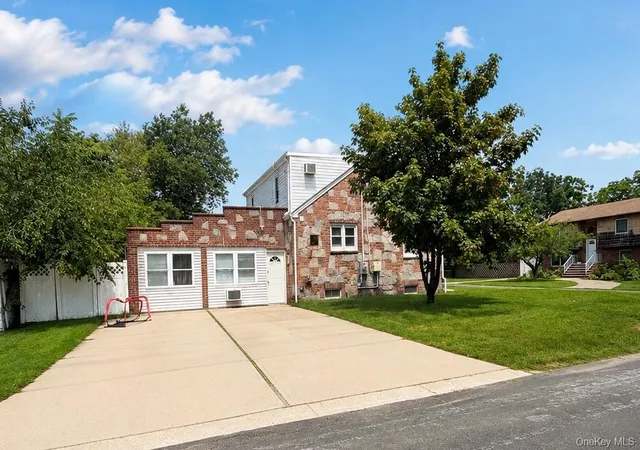 22nd image of 4 Brown St, West Babylon, NY 11704 | MLS# 1038308