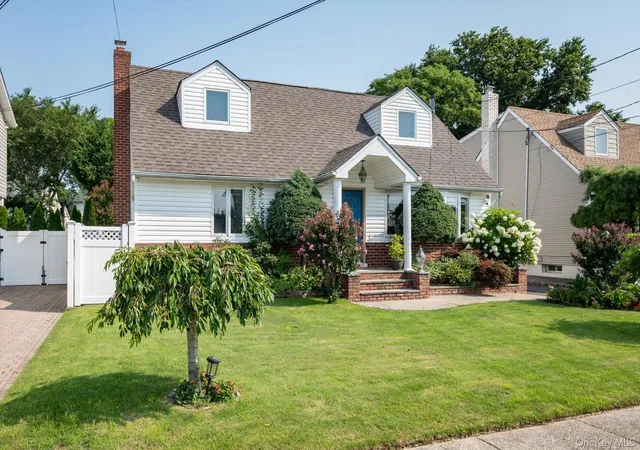 Photo 3 of Sale Pending at 944 Cathedral Ave, Hempstead, NY 11010 | MLS# 1038320 | Listing updated on 2026-09-04