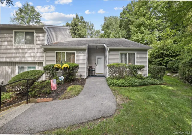 Listing Photo 2 - Condo for sale in building located at 148 Flintlock Wy, Yorktown, NY 10598 - Unit #G