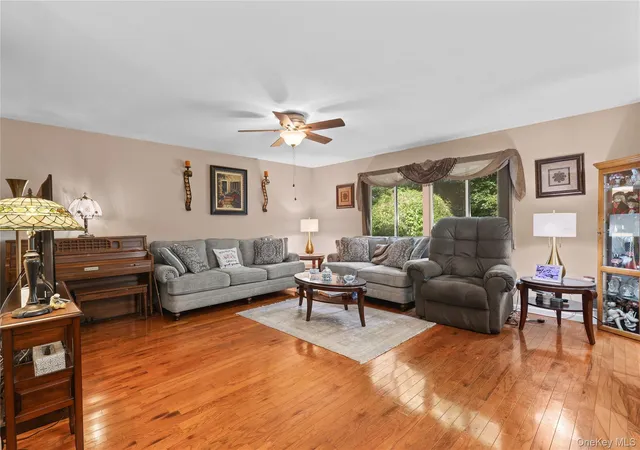 Listing Photo 3 - Condo for sale in building located at 148 Flintlock Wy, Yorktown, NY 10598 - Unit #G