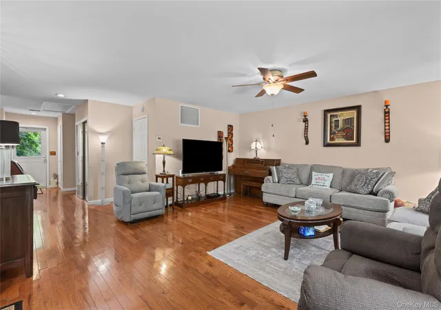 Listing Photo 4 - Condo for sale in building located at 148 Flintlock Wy, Yorktown, NY 10598 - Unit #G