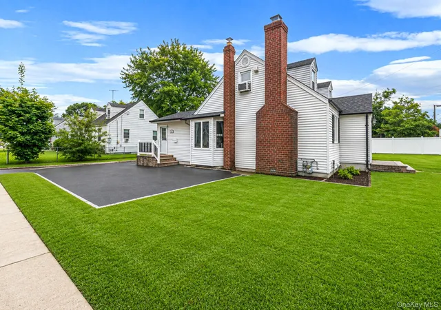 Photo 3 of Sale Pending at 2384 Cambridge St, Hempstead, NY 11554 | MLS# 1038335 | Listing updated on 2026-09-01