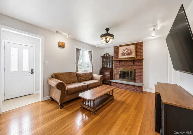 Photo 4 of Sale Pending at 2384 Cambridge St, Hempstead, NY 11554 | MLS# 1038335 | Listing updated on 2026-09-01