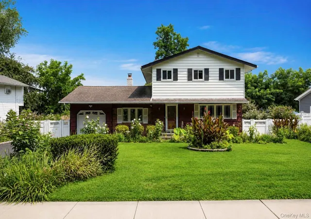 2nd image of 172 Lawrence Rd, Smithtown, NY 11754 | MLS# 1038344