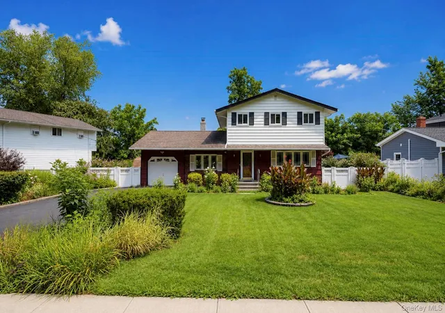 Photo 3 of Single family home for sale at 172 Lawrence Rd, Smithtown, NY 11754 | MLS# 1038344 | Listing updated on 2026-08-29