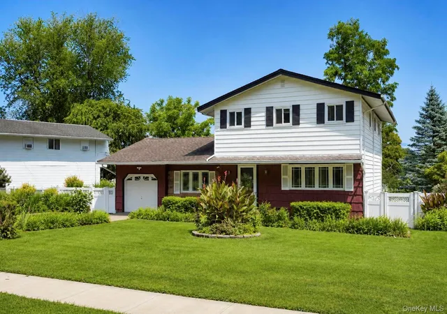 Photo 4 of Sale Pending at 172 Lawrence Rd, Smithtown, NY 11754 | MLS# 1038344 | Listing updated on 2026-09-29