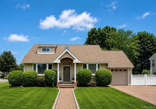 Photo 1 of Sale Pending at 7 Ronald Ave, Oyster Bay, NY 11801 | MLS# 1038354 | Listing updated on 2026-08-29