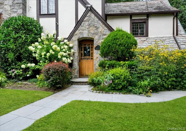 Photo 2 of Single family home for sale at 7 Denman Pl, Mount Vernon, NY 10552 | MLS# 1038366 | Listing updated on 2026-08-30