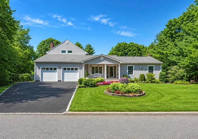 Photo 3 of Single family home for sale at 29 Niewood Dr, Brookhaven, NY 11961 | MLS# 1038374 | Listing updated on 2026-09-13