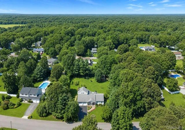 Photo 4 of Single family home for sale at 29 Niewood Dr, Brookhaven, NY 11961 | MLS# 1038374 | Listing updated on 2026-09-13
