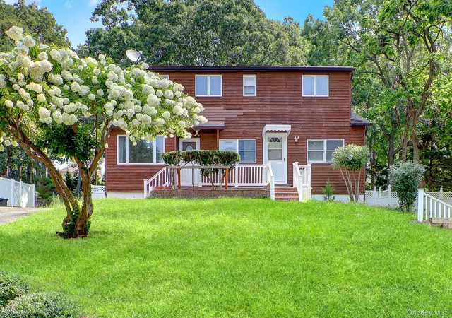2nd image of 653 Meadow Rd, Smithtown, NY 11787 | MLS# 1038388