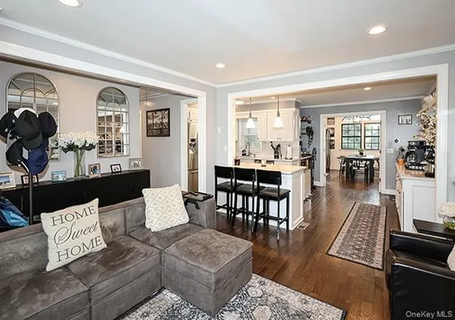 Photo 3 of Sale Pending at 208 N Walnut St, Oyster Bay, NY 11758 | MLS# 1038393 | Listing updated on 2026-08-31