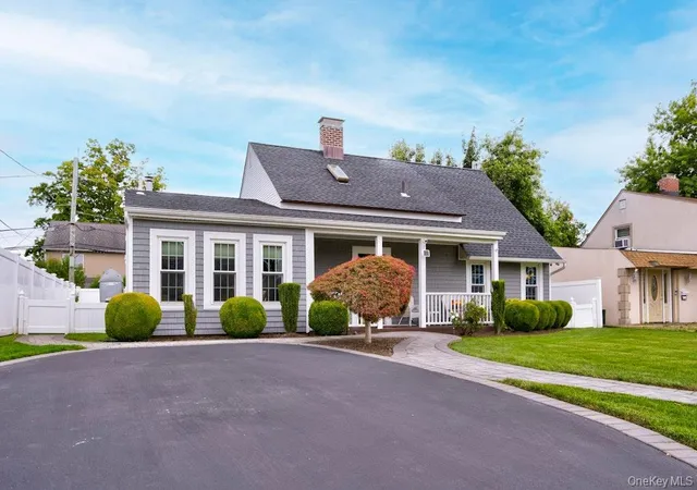 Photo 3 of Sale Pending at 17 Trapper Ln, Hempstead, NY 11756 | MLS# 1038412 | Listing updated on 2026-08-21