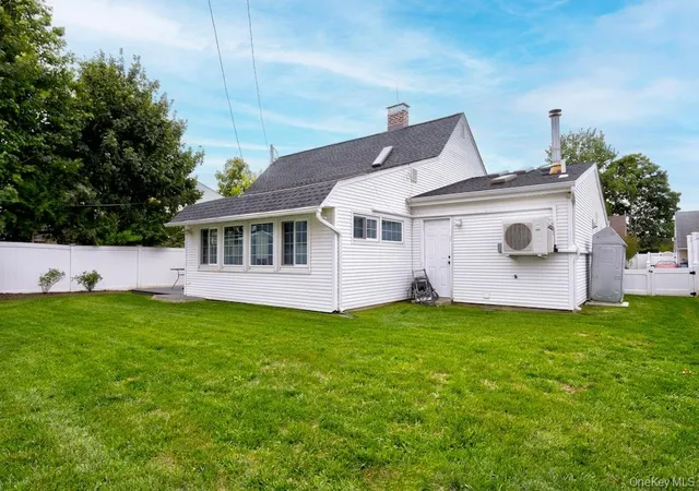 Photo 3 of Sale Pending at 17 Trapper Ln, Hempstead, NY 11756 | MLS# 1038412 | Listing updated on 2026-08-21