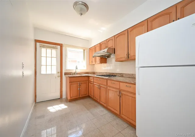 Photo 4 of Sale Pending at 7518 197th Street, New York, NY 11366 | MLS# 1038416 | Listing updated on 2026-09-02