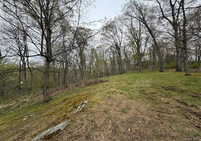 Photo 11 of Single family home for sale at 800 Sleepy Holw Rd, Mount Pleasant, NY 10510 | MLS# 1038417 | Listing updated on 2026-08-14