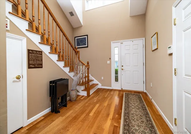 2nd image of 196 Pond View Dr, North Hempstead, NY 11050 | MLS# 1038436