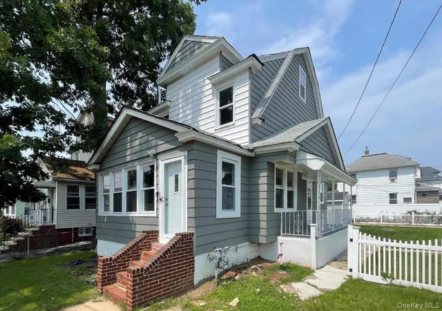 Photo 3 of Single family home for sale at 17 Sapir St, Hempstead, NY 11580 | MLS# 1038437 | Listing updated on 2026-09-16