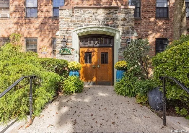 1st image of 840 Bronx River Rd #3B, Yonkers, NY 10701 | MLS# 1038442
