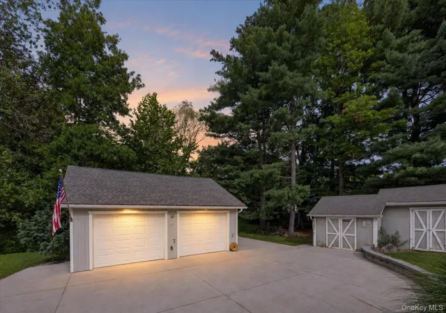 Photo 3 of Single family home for sale at 2 Linden Dr, Newburgh (town), NY 12550 | MLS# 1038458 | Listing updated on 2026-09-15