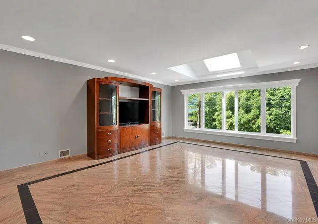 Photo 3 of Single family home for sale at 162 15 88th Street, New York, NY 11414 | MLS# 1038484 | Listing updated on 2026-08-15