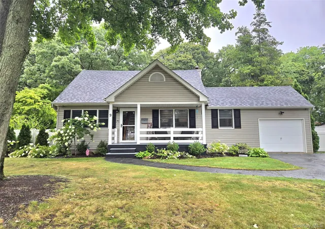 Photo 1 of Sale Pending at 9 Runyon St, Islip, NY 11706 | MLS# 1038496 | Listing updated on 2026-08-28