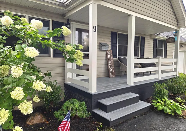 Photo 2 of Sale Pending at 9 Runyon St, Islip, NY 11706 | MLS# 1038496 | Listing updated on 2026-08-28