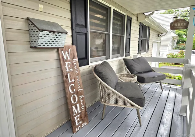 Photo 3 of Sale Pending at 9 Runyon St, Islip, NY 11706 | MLS# 1038496 | Listing updated on 2026-08-28