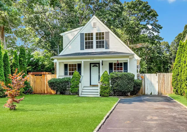 Photo 3 of Sale Pending at 265 Forrest Ave, Brookhaven, NY 11967 | MLS# 1038498 | Listing updated on 2026-09-03