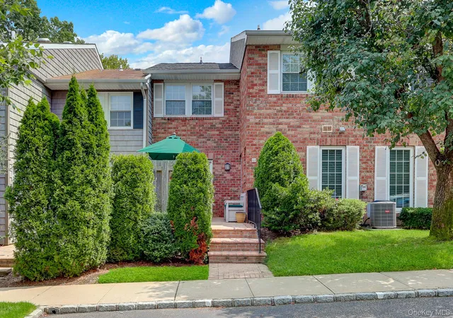 1st image of 11 Clubhouse Ct, Oyster Bay, NY 11797 | MLS# 1038513
