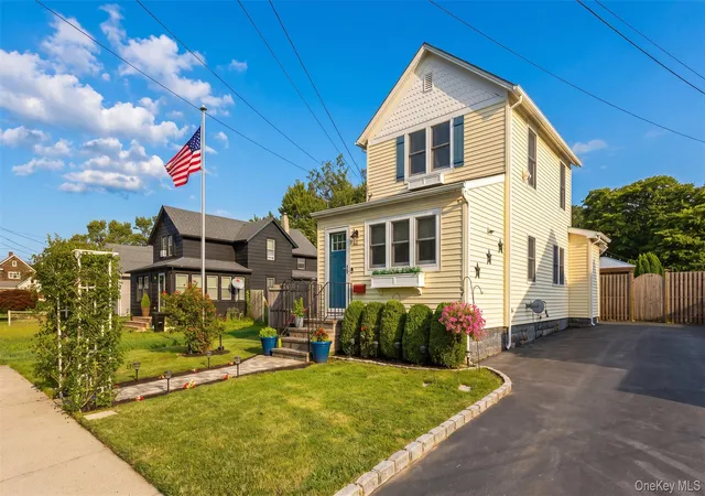 Photo 2 of Sale Pending at 27 Wood Ave, Brookhaven, NY 11772 | MLS# 1038520 | Listing updated on 2026-09-01